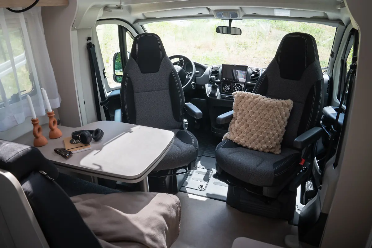 LMC-Tracer-V600-innen-Sitzgruppe-fur-4