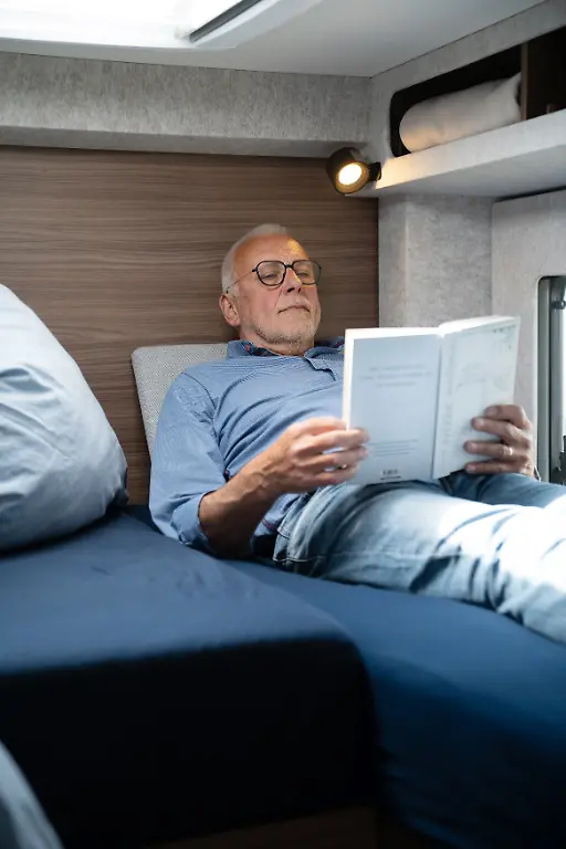 LMC-Cruiser-T740EL-Bett-Kopffreiheit-und-verstellbares-Kopfteil