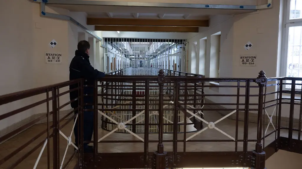 Regeln-zu-Tattoos-im-Gefaengnis-werden-gelockert