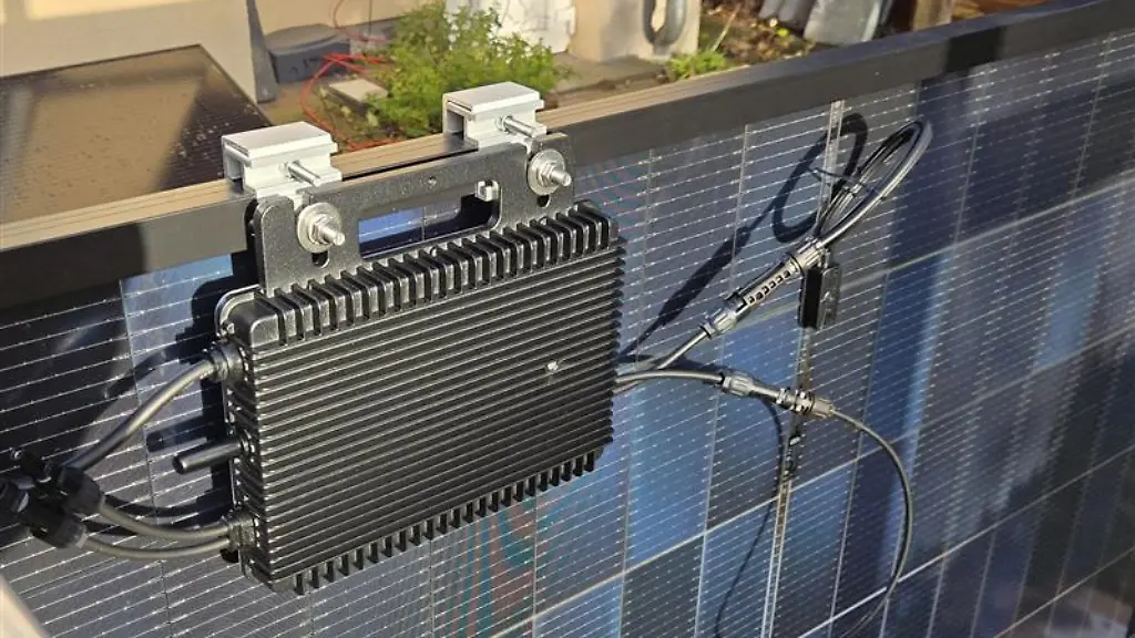 Der-Wechselrichter-ist-das-Herzstueck-eines-Balkonkraftwerkes-Aber-warum-eigentlich-Wir-klaeren-auf-was-das-Geraet-koennen-muss