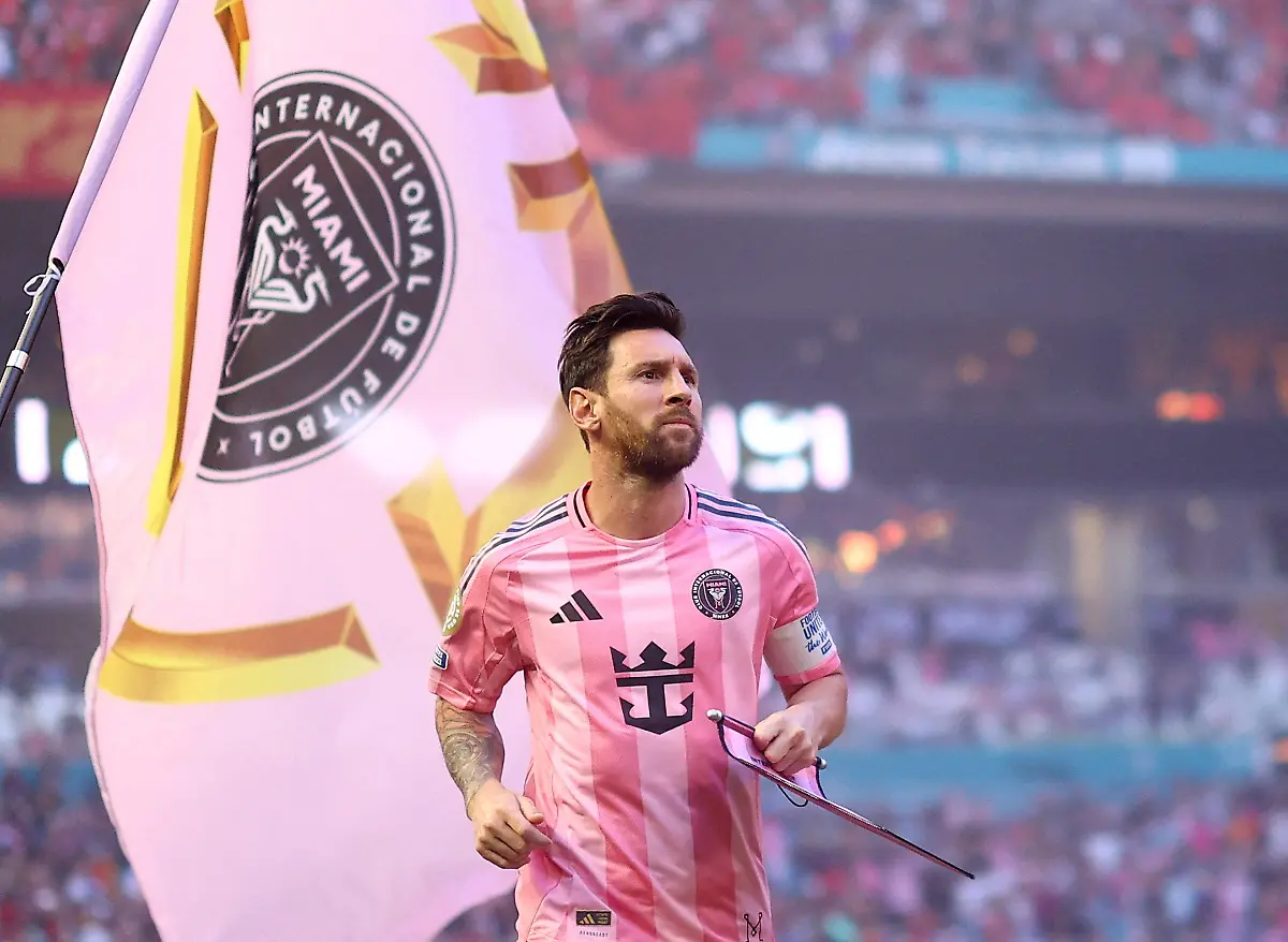 2025-06-15T011626Z-382934104-UP1EL6F00V1IT-RTRMADP-3-SOCCER-CLUB-ALY-MIA