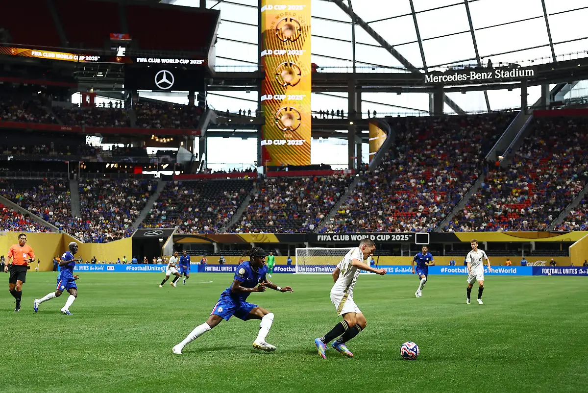 2025-06-16T193041Z-416105925-UP1EL6G1I731T-RTRMADP-3-SOCCER-CLUB-CHE-LAFC