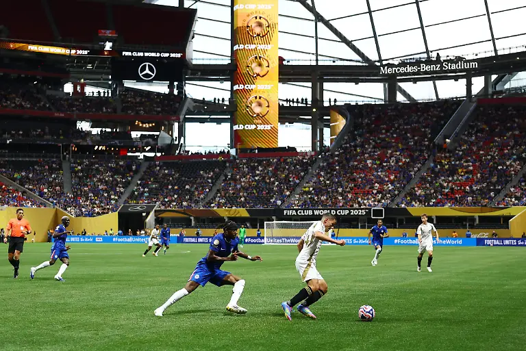 2025-06-16T193041Z-416105925-UP1EL6G1I731T-RTRMADP-3-SOCCER-CLUB-CHE-LAFC