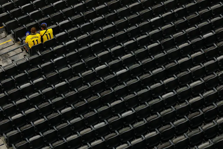 2025-06-17T145841Z-1198602053-UP1EL6H15LRM5-RTRMADP-3-SOCCER-CLUB-FLU-BVB