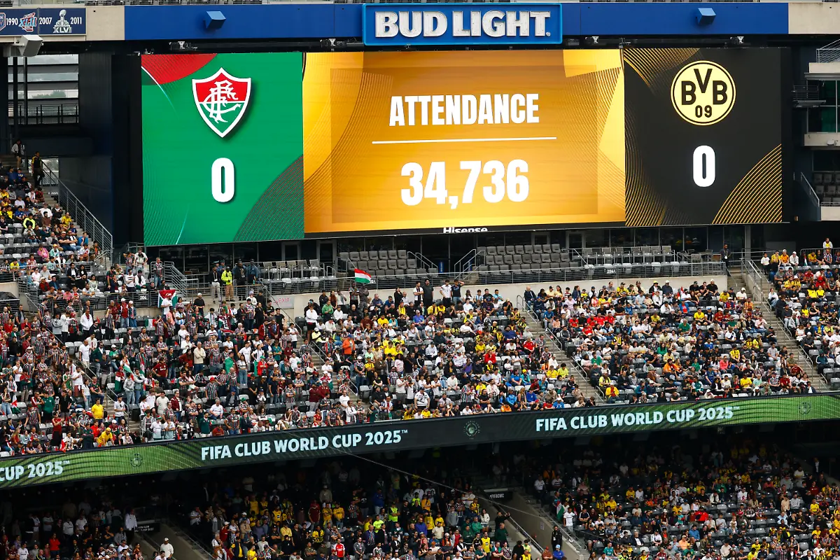 2025-06-17T174921Z-1714395577-UP1EL6H1DI7T6-RTRMADP-3-SOCCER-CLUB-FLU-BVB