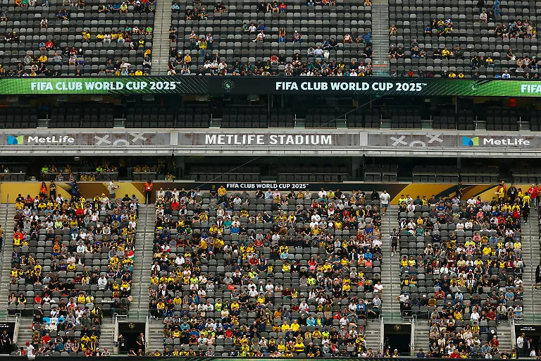 2025-06-17T171901Z-1264502572-UP1EL6H1C3MSM-RTRMADP-3-SOCCER-CLUB-FLU-BVB