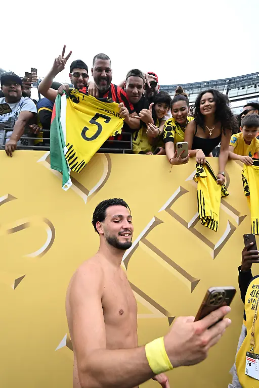 2025-06-17T181532Z-700646887-MT1USATODAY26475290-RTRMADP-3-SOCCER-FIFA-CLUB-WORLD-CUP-2025-GROUP-STAGE-BORUSSIA-DORTMUND-AT-FLUMINENSE-FC