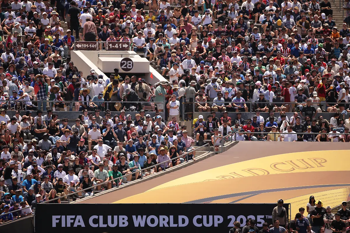 2025-06-15T193014Z-1246034391-UP1EL6F1I6BGW-RTRMADP-3-SOCCER-CLUB-PSG-ATM