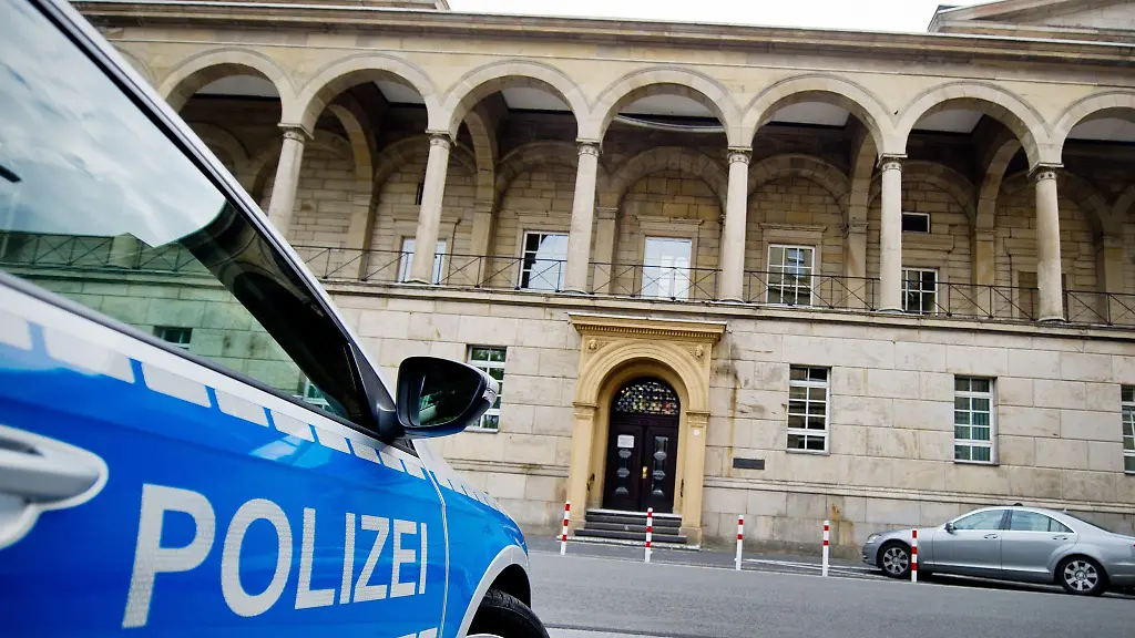 Der-junge-Zuhaelter-wurde-zu-mehr-als-sechs-Jahren-Haft-verurteilt-Archivbild