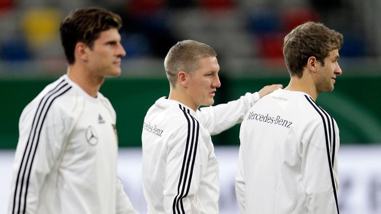 Teil des Bayern-Blocks: Mario Gomez, Bastian Schweinsteiger und Thomas Müller (v.l.n.r.)