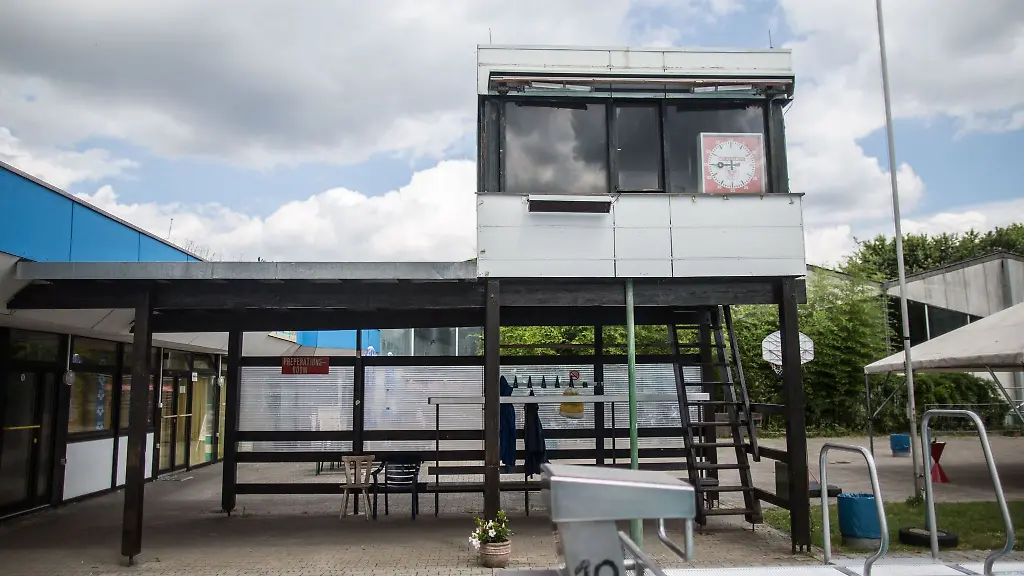 Das-Nordbad-in-Darmstadt-Archivbild-Das-Schwimmbad-Personal-zog-die-Polizei-hinzu