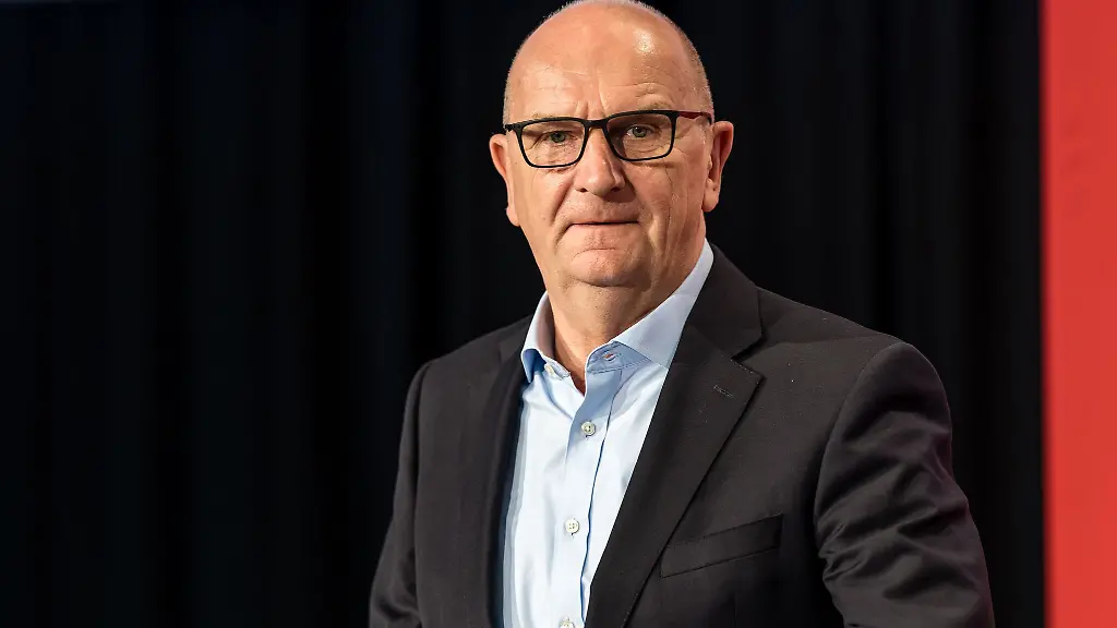 Brandenburgs-Ministerpraesident-Dietmar-Woidke-verweist-bei-der-Frage-potenzieller-Nachfolgekandidaten-auf-den-SPD-Nachwuchs