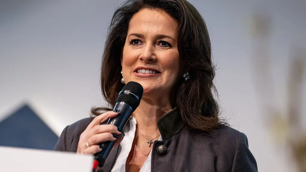 Dem-von-Michaela-Kaniber-CSU-gefuehrten-Landwirtschaftsministerium-zufolge-werden-jaehrlich-170-Millionen-Euro-Foerdermittel-in-Projekte-zur-Land-und-Dorfentwicklung-investiert