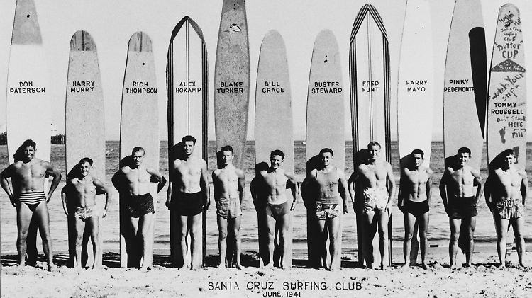 Das Glück der Pioniere: In den 1940er Jahren hatten die Jungs vom "Santa Cruz Surfing Club" die Wellen noch für sich allein.