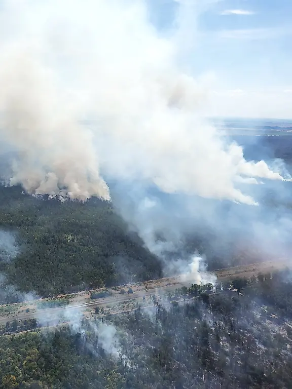 LuftaufnahmeausHubschrauberderBundespolizeiaufdenWald-undVegetationsbrandinderGohrischheide-3