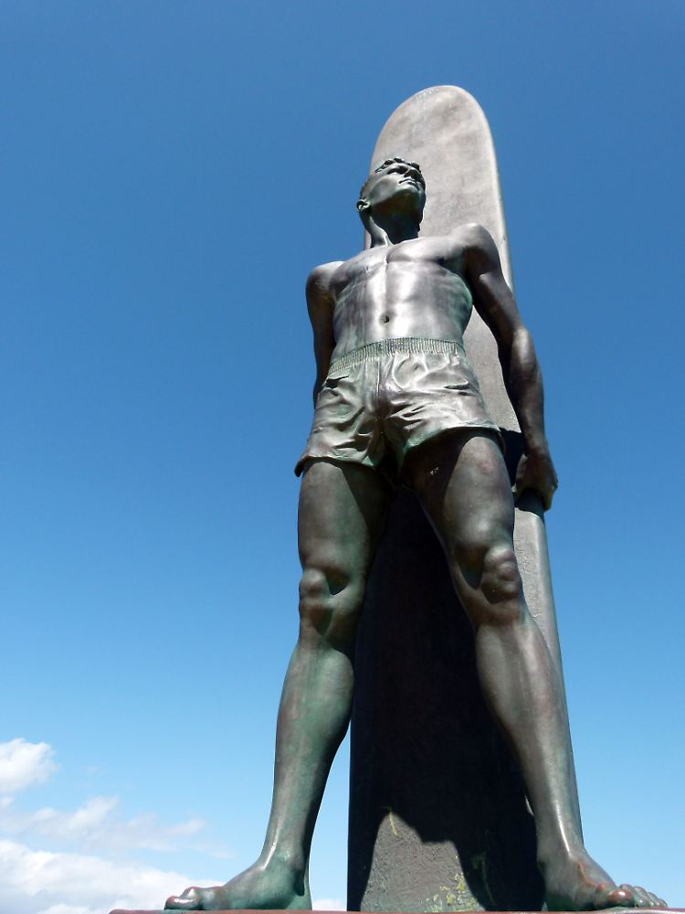 Stadt des Wellenreitens: Dem namenlosen Surfer wurde auf den Klippen von Santa Cruz ein Denkmal errichtet.