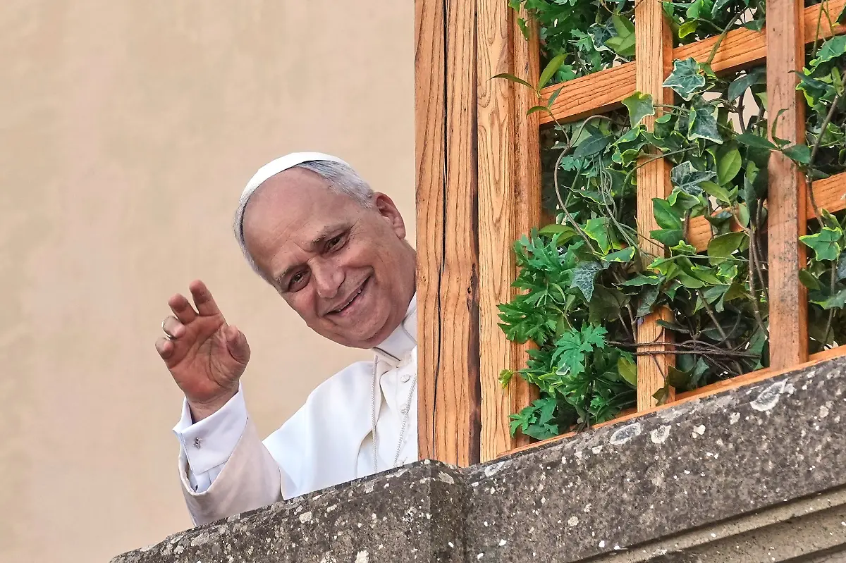 Papst-Leo-XIV-gruesst-aus-dem-Urlaub-in-Castel-Gandolfo