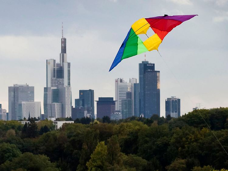 Kalt und stürmisch fegen die Herbstwinde durch die deutsche Bankenlandschaft.