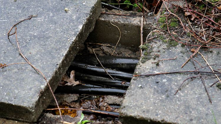 Am Grünauer Kreuz werden verschiedene Brandsätze entdeckt.