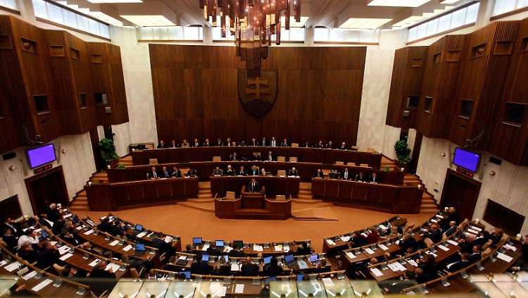 Das ärmste Euroland verweigert dem erweiterten Euro-Rettungsschirm EFSF im ersten Durchgang die Zustimmung.