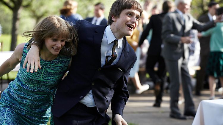 Gudrun Ensslin (Lena Lauzemis) und Bernward Vesper (August Diehl) bei ihrer Verlobungsfeier