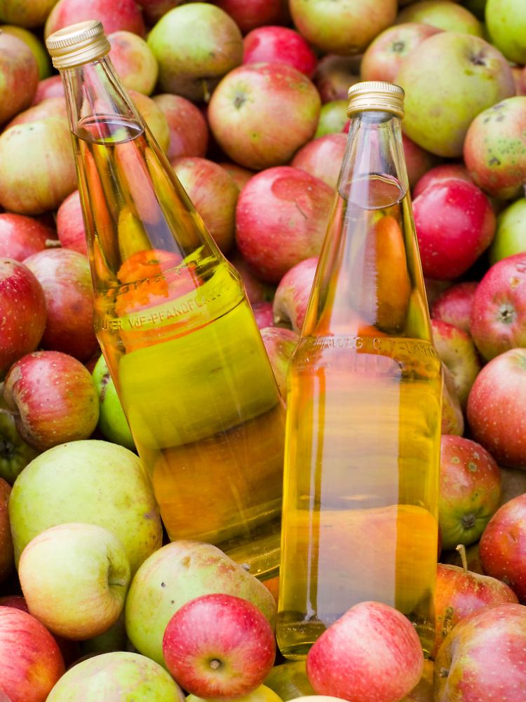 Zuckerhaltige Getränke - und damit zum Beispiel auch Säfte - gehören ebenfalls zu den "leicht verfügbaren Kohlenhydraten".