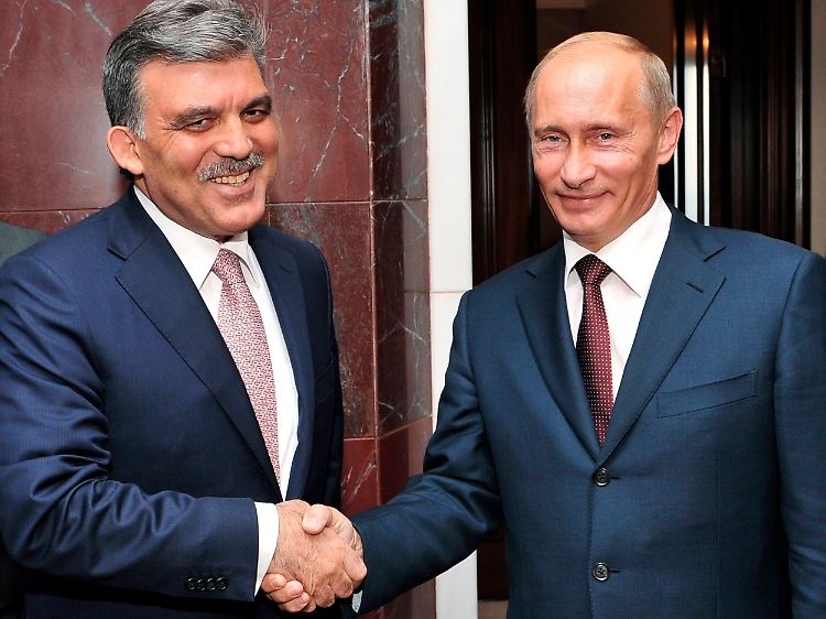 Bei seinem Besuch in der Türkei, schaute Putin (rechts) auch bei Staatspräsident Abdullah Gül vorbei.