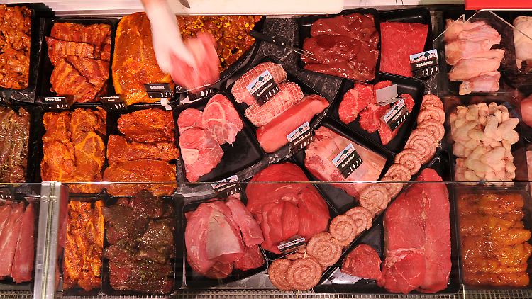 Um das Fleisch zu produzieren, das allein die Deutschen jedes Jahr essen, sind 8,42 Millionen Hektar nötig: Weideland und Äcker für Tierfutterpflanzen.