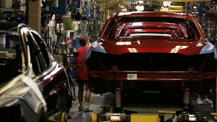Montage des 2010 Ford Taurus in einem Chicagoer Werk: Im deutschen Automobilbau sieht es anders aus.
