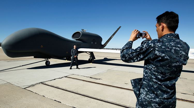 Trägt Raketen ferngelenkt ins Ziel: eine Drohne vom Typ "Global Hawk".