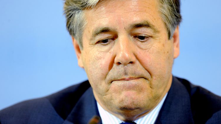 Damit kann Josef Ackermann nicht zufrieden sein: Fitch droht mit Bonitätsabstufung.