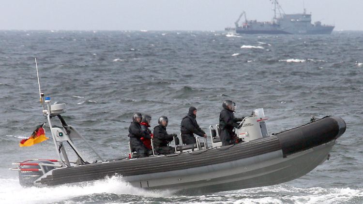 Beamte der GSG 9 beim Training auf der Ostsee.
