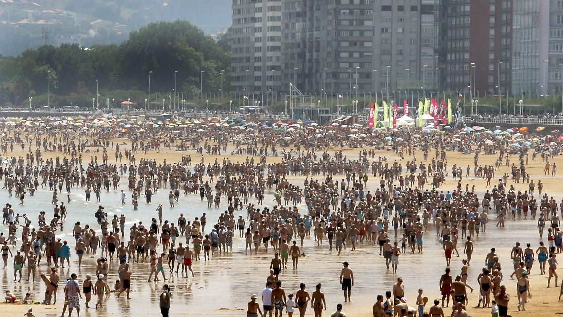 Leichte Bekleidung gehört für Spanier an den Strand und nicht ins Restaurant.