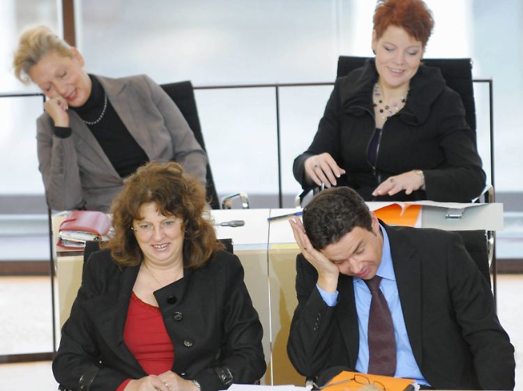Jürgen Walter, hinter ihm Carmen Everts. Vorne links Silke Tesch, dahinter Dagmar Metzger.
