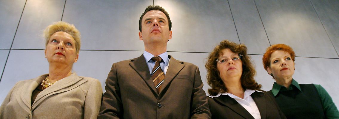 Posieren für die Presse: die vier Rebellen am 3. November 2008.