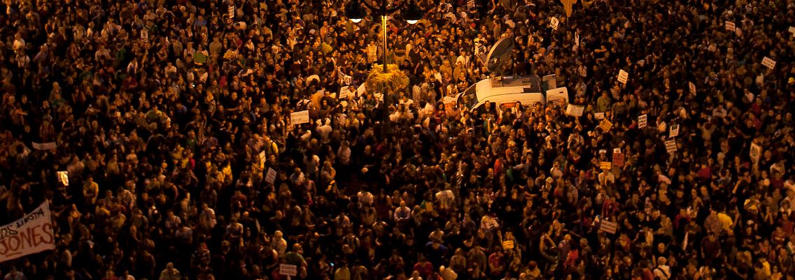 Demonstranten ziehen durch Madrid.