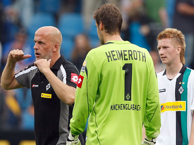 Gute Laune sieht anders aus: Gladbachs Trainer Michael Frontzeck, Torwart Christofer Heimeroth und Marco Reus nach dem Spiel.