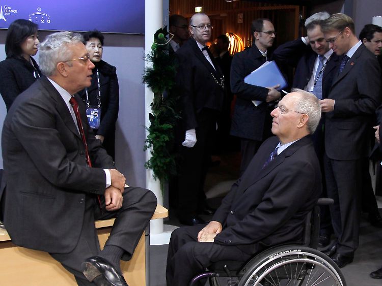 Italiens Finanzminister Tremonti im Gespräch mit seinem deutschen Amtskollegen Schäuble.