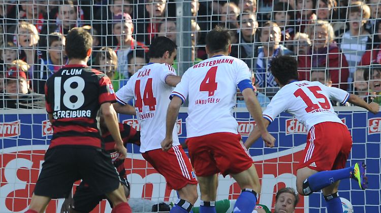 Aus dem Gewühl traf Heung-Min Son früh zur HSV-Führung.