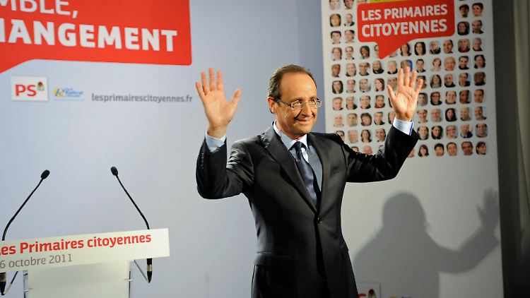 Mit erhobenen Händen: Der Sozialist Hollande.