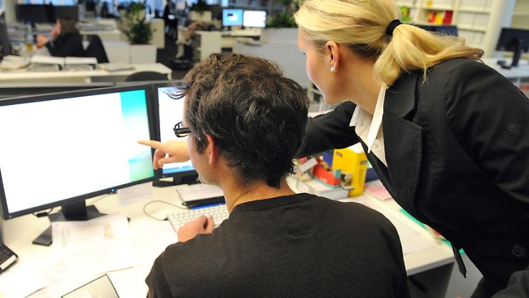 Frauen in Führungspositionen - in Großkonzernen ist das noch immer die Ausnahme.