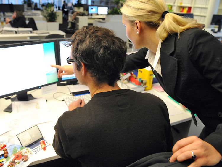 Frauen in Führungspositionen - in Großkonzernen ist das noch immer die Ausnahme.
