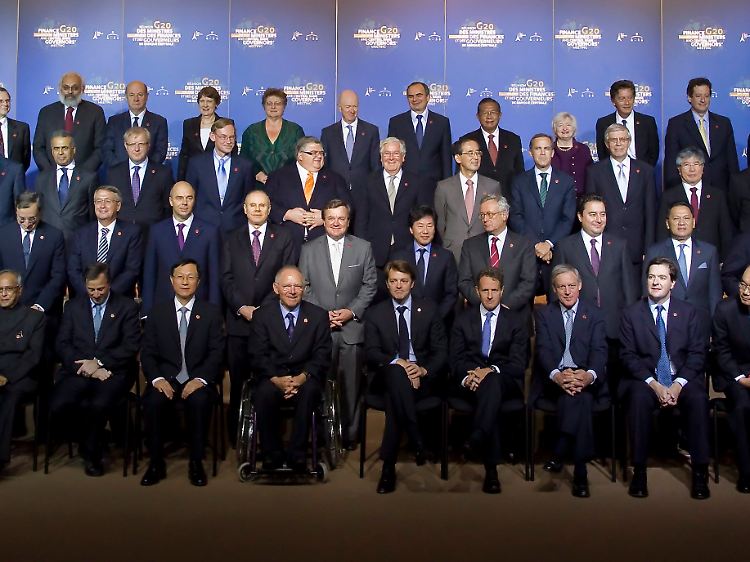 Gruppenbild mit Wolfgang Schäuble (1. Reihe, 6.v.l.) und Jens Weidmann (2. Reihe, ganz rechts).