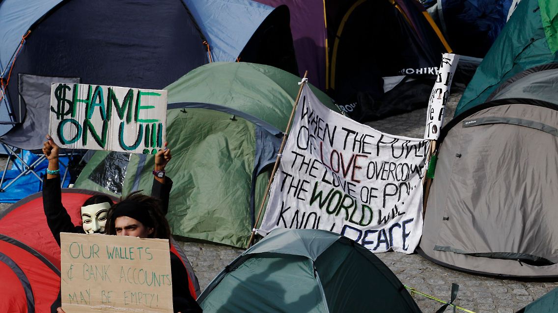 2011-10-17T132554Z_01_LON122_RTRMDNP_3_PROTESTS.JPG3975181656748224333.jpg