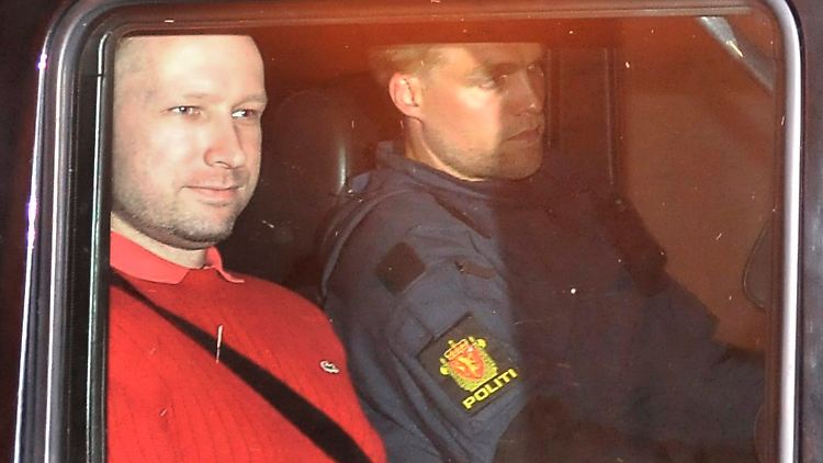 Massenmörder Breivik auf dem Weg ins Gefängnis.