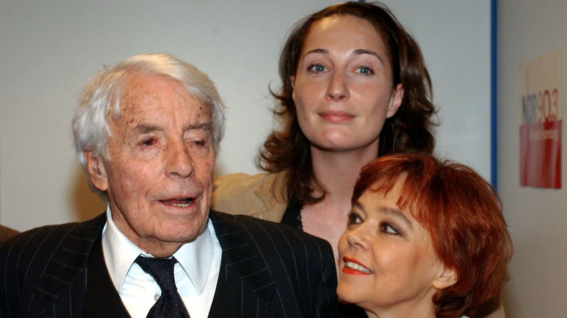 Entertainer Johannes Heesters, seine Ehefrau Simone Rethel (rechts) und seine Enkelin Saskia Fischer.