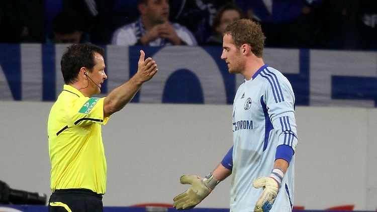 Ralf Fährmann steht dem FC Schalke wegen einer Rotsperre und einer Knieblessur nicht zur Verfügung.