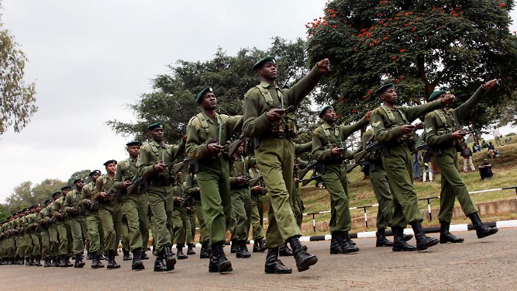 Kenianische Soldaten bei einer Parade in Nairobi.