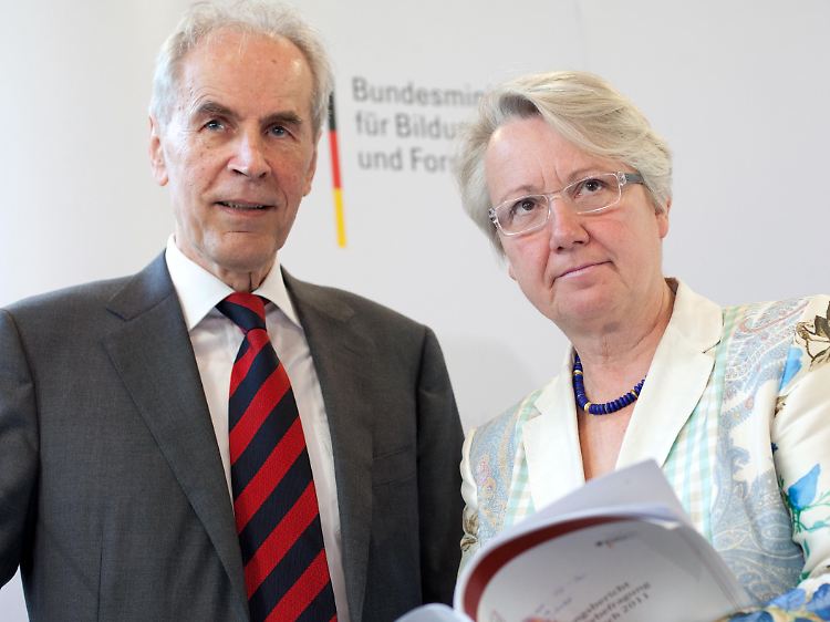 KFN-Direktor Pfeiffer und Bundesbildungsministerin Schavan wollen nicht von einer Entwarnung sprechen.