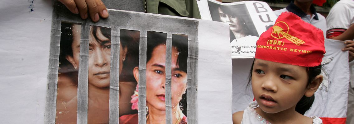 Suu Kyi hat bereits 14 Jahre unter Arrest verbringen müssen.